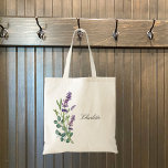 Bolsa Tote Lavanda violeta eucalipto verde flores<br><div class="desc">Fundo branco,  decorado com flores lavandas e verde de eucalipto. Personalize e adicione seu nome. Letras negras.</div>