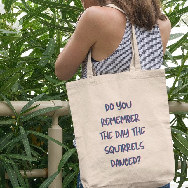 Bolsa Tote Lembras-te da Retro Nostalgia Quirky Gift (Buy now and relish the joy of the squirrel's dance forever!)