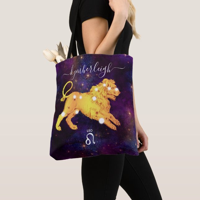 Bolsa Tote Leo Zodiac Sinal Monograma Cósmico Nome Dourado Pu (Close Up)