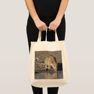 BOLSA TOTE LEOPARDO BEBENDO CLOSE-UP