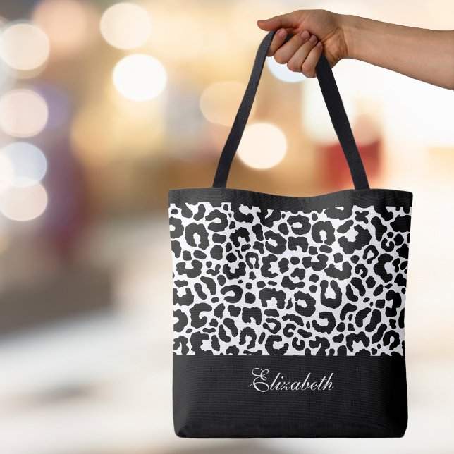 Bolsa Tote Leopardo-Cinto Nome Padrão Chic Preto Branco (Cute Leopard Animal Pattern Custom Stylish Calligraphy Black & White Chic Canvas Shopping Tote Bag)