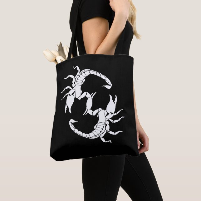 Bolsa Tote Letra Preta e Branca S - Dois Escorpiões (Close Up)