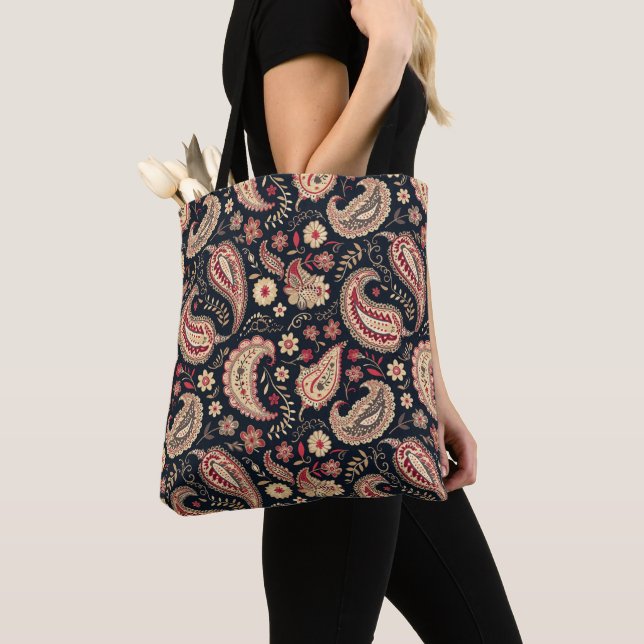 Bolsa Tote Linda Paisley Pattern Dark N Red Mix (Close Up)