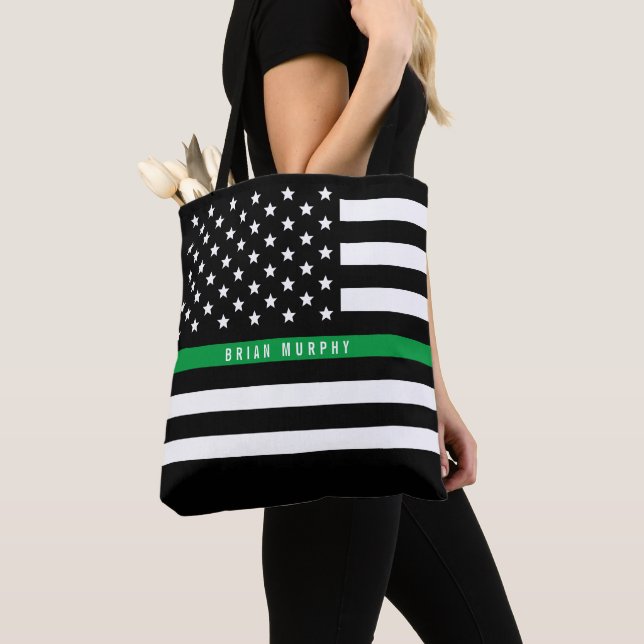 Bolsa Tote Linha Verde-fina militar Monograma de Bandeira Ame (Close Up)
