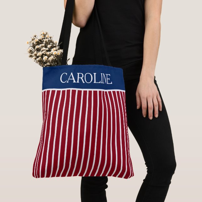 Bolsa Tote Listras Vermelhas e Brancas com Personalizado Azul (Close Up)