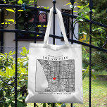 Bolsa Tote Localizador de Amor de Los Angeles | Boas-vindas<br><div class="desc">Uma bolsa de tote divertida para um casamento ou qualquer outra ocasião ocorrendo na bela cidade de Los Angeles, Califórnia. Este bolsa apresenta um mapa de despesas gerais do centro da cidade dentro a um quadro de caixas delimitadas a preto. No topo está uma breve saudação bem-vinda e o nome...</div>