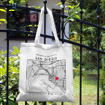 Bolsa Tote Localizador de Amor de San Diego | Boas-vindas ao<br><div class="desc">Uma bolsa de tote divertida para um casamento ou qualquer outra ocasião ocorrendo na bela cidade de San Diego. Este bolsa apresenta um mapa de despesas gerais do centro da cidade dentro a um quadro de caixas delimitadas a preto. No topo está uma breve saudação bem-vinda e o nome da...</div>