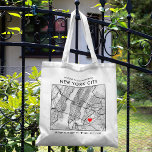 Bolsa Tote Localizador de Nova Iorque Love | Mapa de Boas-vin<br><div class="desc">Uma bolsa de tote divertida para um casamento ou qualquer outra ocasião ocorrendo na bela cidade de Nova Iorque. Este bolsa apresenta um mapa de despesas gerais do centro da cidade dentro a um quadro de caixas delimitadas a preto. No topo está uma breve saudação bem-vinda e o nome da...</div>