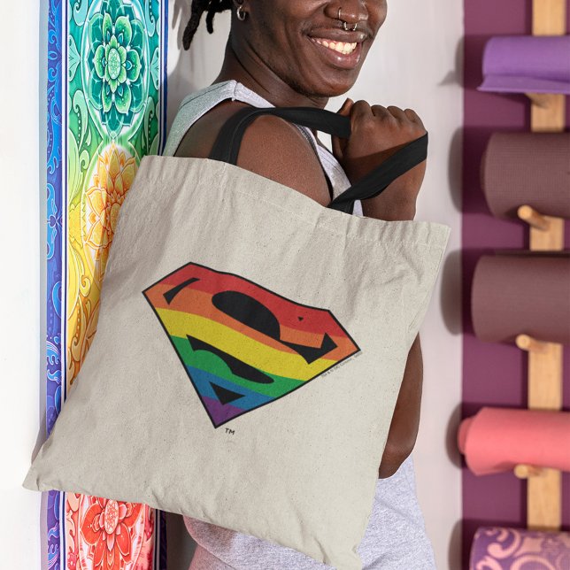 Bolsa Tote Logotipo do Super-Homem arco-íris (Person carrying tote bag)