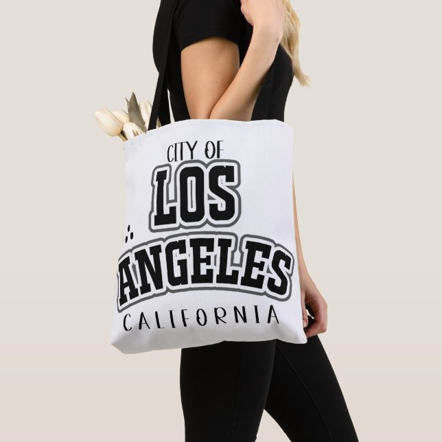 Bolsa Tote Los Angeles California Comprando o saco (Close Up)