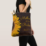 Bolsa Tote Madre Rústica De Madeira Castanho De Girassol Mãe<br><div class="desc">Mãe da Noiva do Casamento Rústico,  lenha castanha,  grão,  flor amarela...  Bonita design de flor simples impressa. Imagem copyright Marg Seregelyi Fotografia.</div>