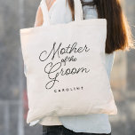 Bolsa Tote Mãe da Caligrafia Simples de Casamento do Groom<br><div class="desc">A Mãe do Bag da Caligrafia Simples de Casamento do Groom apresenta caligrafia divertida e bonito,  junto com a mãe do nome do noivo.</div>