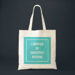 Bolsa Tote Mãe engraçada das citações da noiva na turquesa<br><div class="desc">Este bolsa chique,  engraçado é perfeito para a mãe da noiva que sobrevive ao casamento! O Aqua e o design do branco dizem que "eu sobrevivi ao casamento da minha filha".</div>