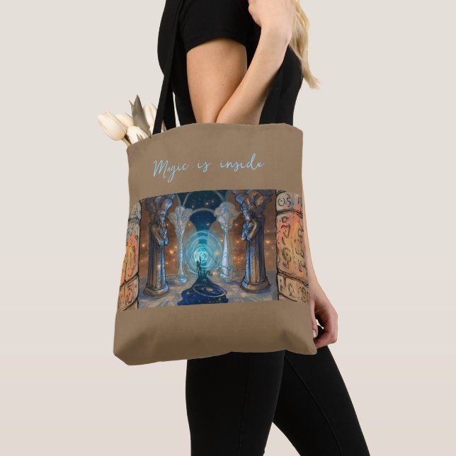 Bolsa Tote Magic is inside fantasy magic art (Close Up)