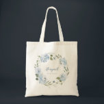 Bolsa Tote Mala de tote floral azul-poeirento personalizado<br><div class="desc">Nome moderno do roteiro com aquarela floral em azul empoeirado e verde-sábio,  bonitinho e personalizado Sacos de Tote da Bridesmaid para presentes de noivas.</div>