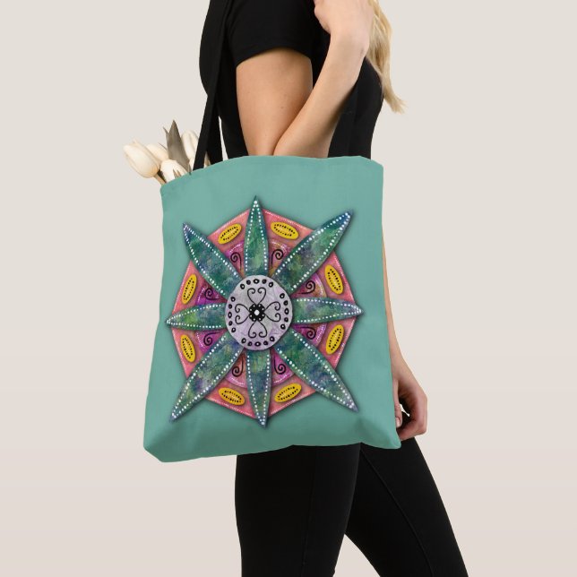 Bolsa Tote Mandala 8 pétalas verdes Flor no Teal - (Close Up)