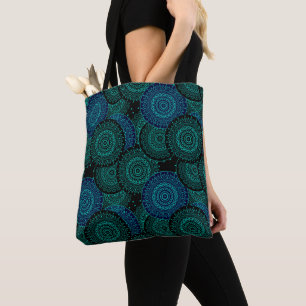 Bolsa Tote Mandala azul-turquesa, redonda, sobre fundo negro