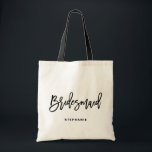 Bolsa Tote Mão Negra - Bridesmaid I Personalizado<br><div class="desc">Mala personalizável para a dama de honra. Saco de tota moderno e clássico,  com um script de inscrição manual preto "damas de honra". Personalize adicionando o nome do receptor,  a hashtag do casamento ou outros detalhes. Perfeito como presente para sua festa de casamento ou festa noiva.</div>