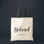 Bolsa Tote Mão Negra - Bridesmaid I Personalizado<br><div class="desc">Mala personalizável para a dama de honra. Saco de tota moderno e clássico,  com um script de inscrição manual preto "damas de honra". Personalize adicionando o nome do receptor,  a hashtag do casamento ou outros detalhes. Perfeito como presente para sua festa de casamento ou festa noiva.</div>