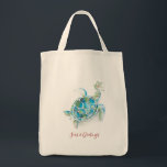 Bolsa Tote Mar de Natal Turtle Watercolor Seas e Saudações<br><div class="desc">Celebrar as festas com essas sacolas de tartarugas tropicais desenhadas usando uma única arte aquática de Victoria Grigaliunas. A design apresenta as palavras "Seas and Greeting" definidas na tipografia de script de tendência. Use os campos modelo para adicionar seu texto personalizado. Compre www.zazzle.com/dotellabelle para ver a coleção inteira e mais...</div>