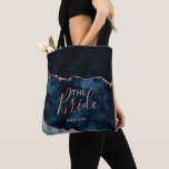Bolsa Tote Marinho Azul e Rosa Dourado Agate Marble, a Noiva<br><div class="desc">Design marinho Azul e Rosa Dourado Marble Agate God,  com fontes modernas e Script. Trendy e Chic Casando a Saco de Tote Bride! Veja meu compro para ver a suíte de casamento inteira para este design!</div>