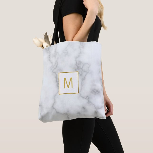 Bolsa Tote Mármaco branco elegante, com aparência falsa, mono (Close Up)