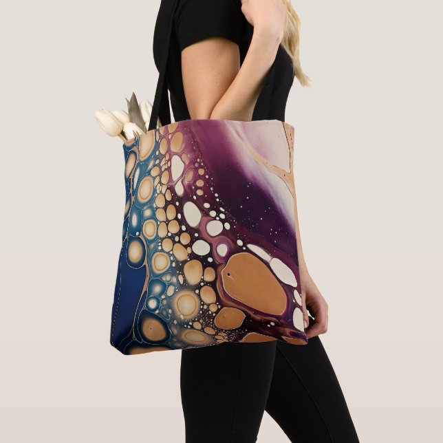Bolsa Tote Mármore Fluido Celestial em Dourado Meio da Noite (Close Up)