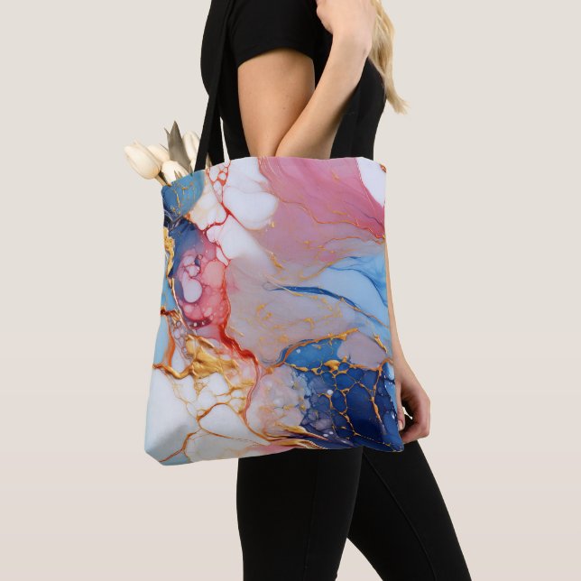 Bolsa Tote Mármore Pastel com Elegância Dourada (Close Up)