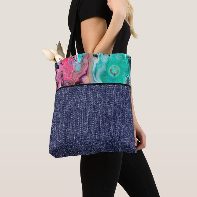 Bolsa Tote Mármore rosa e verde e jeans (Close Up)