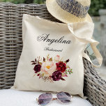 Bolsa Tote Marsala burgundy floral Bridesmaid Personalizado<br><div class="desc">Veja mais de 400 estilos populares de sacos de tote de casamento da coleção "Bags de Tote de Casamento" do nosso compro! Clique em "Editar Design" para personalizar ainda mais. Você pode mudar o tamanho da fonte, cor da fonte e muito mais! sacos de tote de casamento, bolsas de tote...</div>