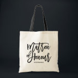 Bolsa Tote Matrão Negra de Honra Tote Bag<br><div class="desc">Saco de tota moderno e clássico,  com o script de inscrição manual MATRON OF HONOR,  preto. Personalize adicionando o nome do receptor ou a hashtag do casamento. Perfeito como presente para sua festa de casamento ou festa noiva.</div>