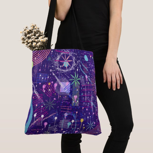 Bolsa Tote Maximalista Abstrato em Roxo (Close Up)