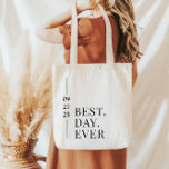 Bolsa Tote Melhor Dia De Boas-Vindas A Saco De Tote<br><div class="desc">Prepare-se para o seu grande dia e mande seus ilustres convidados para casa com nosso casamento totalmente personalizável, dando o melhor dia. Esta design apresenta sua data de casamento como um doce presente e obrigado. Este design pode ser usado como um pacote criativo de boas-vindas no seu grande dia, repleto...</div>