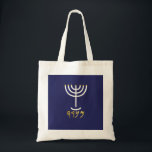 Bolsa Tote Menorah<br><div class="desc">Individualmente, as letras representam: Menorah: Mem, Nun, Resh, Ei Mem - Chaos Mighty Blood Nun - Continue Heir Son Resh - Primeiro Começo Mais Ei - Olhe Respiração Reveal Exo 25:31 E você fará um vellestick de ouro puro: de trabalho batido, o cascavel será feito: seu eixo, seus galhos, seu...</div>