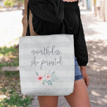 Bolsa Tote Mesmo Assim Ela Persiste | Cotação<br><div class="desc">Deixe-a falar! Carregar seu essencial diário junto com alguma motivação feminista e inspiração para liderar. Nossa letra de tipografia mostra "mesmo assim, ela persistiu" em slate blue style calliografia, escrita à mão, com um spray de flores cor-de-água rosa e salgada. O fundo listrado de cinzas sutis combina com muitos estilos...</div>