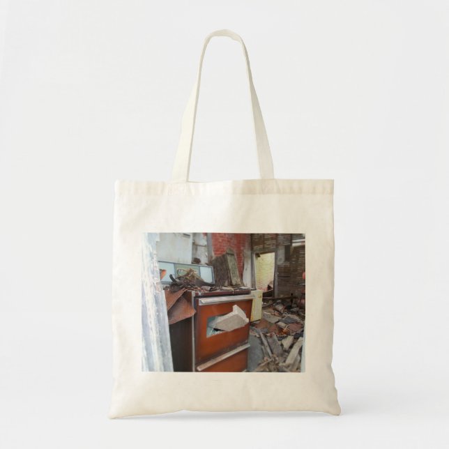 Bolsa Tote Mess abandonada em negócios abandonados (Frente)