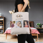 Bolsa Tote Monograma de colagem de fotos Beige<br><div class="desc">Carregar suas memórias com você aonde quer que vá com nosso Saco de Tote de Colagem de Fotos Personalizada. Este na moda e um saco versátil é perfeito para mostrar seus momentos favoritos com um toque personalizado. Com um fundo bege de tendência, esta bolsa permite criar uma colagem fotográfica única...</div>