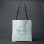 Bolsa Tote Monograma de Ouro de cozinha e de varejo<br><div class="desc">Esta bolsa de tote fofa apresenta um lindo padrão azul de ilustração floral de filhotes de recuperação de ouro, com flores e tênis, com um lugar para você adicionar um nome em uma fonte moderna e minimalista. Um presente fantástico para qualquer amante de cão ou cão, perfeito para uma criança...</div>