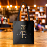 Bolsa Tote Monograma Dourado de Enfermeira Registrada Persona<br><div class="desc">Personalize o monograma e o nome nesta elegante design de enfermeira registrada RN. Projetado por Thisnotme©</div>