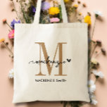 Bolsa Tote Monograma Dourado Preto Nome do Script Inicial Cor<br><div class="desc">Apresentando o Nome do Script Inicial do Monograma Dourado Negro, Heart Tote Bag, um acessório chic e elegante perfeito para casamentos, damas de honra, madrinha de casamento ou até mesmo a noiva. Este bolsa de na moda apresenta um incrível esquema de cores preto e dourado que adiciona um toque de...</div>
