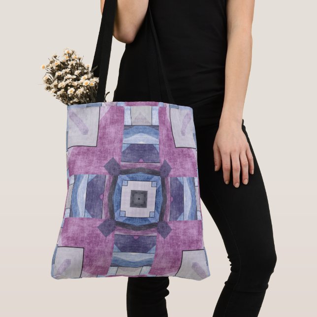 Bolsa Tote Mosaico Geométrico Abstrato Roxo, Azul e Cinza (Close Up)