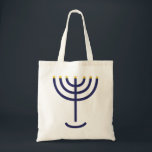 Bolsa Tote Na moda Menorah Marinho Dourado<br><div class="desc">Na moda Menorah Marinho Dourado bolsa. Que ideia excelente para Sukkot! Este bolsa prático apresenta um marinho na moda e um Menorah dourado. O ouro Menorah é mencionado na Bíblia do Êxodo 25:31... ele diz... E você deve fazer um vellestick de ouro puro: de trabalho batido deve-se fazer o castiçal:...</div>