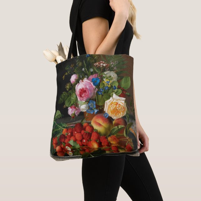 Bolsa Tote Natureza Morta Rosas e Morangos por Otto Ottesen (Close Up)