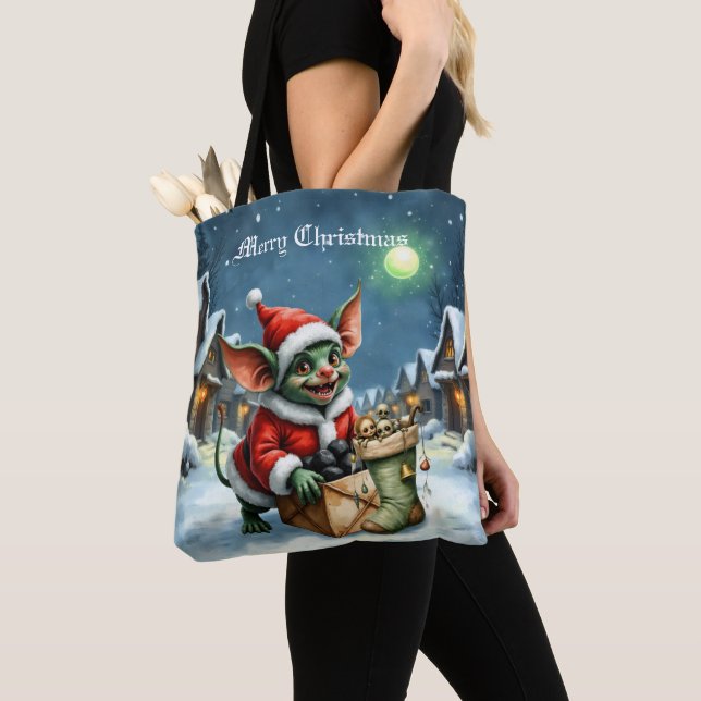 Bolsa Tote Naughty List Delivery: The Goblin Clause Chronicle (Close Up)
