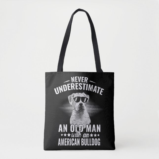 Bolsa Tote Never Underestimate An Old Man with American Bulld (Frente)