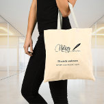 Bolsa Tote Nome da caneta da assinatura branca preta do notár<br><div class="desc">Um fundo transparente decorado com uma caneta de assinatura preta. Escrito elegante com letra manual. Personalize e adicione seu nome,  texto,  fundo transparente para que você possa adicionar sua cor de marca.</div>