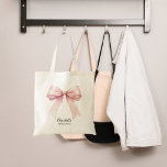 Bolsa Tote Nome elegante do arco rosa-Bridesmaid<br><div class="desc">Decorado com um grande arco rosa. Personalize e adicione o nome da dama de honra.</div>