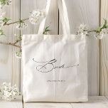 Bolsa Tote Nome Personalizado de Casamento de Script Elegante<br><div class="desc">Bride Modern Elegant Script Typografia Casamento de Nome Personalizado Tote Bag apresenta o texto simples "Noiva" em uma elegante e moderna tipografia de script de caligrafia negra. Personalizado com seu nome personalizado e data de casamento. Perfeito para a noiva para um dia de chá de panela ou casamento. Projetado pelo...</div>