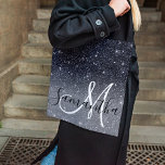 Bolsa Tote Nome Personalizado de Mineração de Mineração Preta<br><div class="desc">Apresentando nosso incrível produto Moderno Negra Glitter Sparkles Personalized Name, disponível exclusivamente no Zazzle! Adicione um toque de elegância e brilho à sua vida diária com este item personalizado. Nosso produto Modern Black Glitter Sparkles Personalized Name apresenta um fundo preto elegante, enfeitado com brilhos brilhantes mesmerizantes. A combinação de preto...</div>