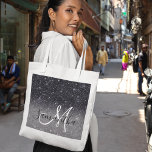 Bolsa Tote Nome Personalizado de Mineração de Mineração Preta<br><div class="desc">Apresentando nosso incrível produto Moderno Negra Glitter Sparkles Personalized Name, disponível exclusivamente no Zazzle! Adicione um toque de elegância e brilho à sua vida diária com este item personalizado. Nosso produto Modern Black Glitter Sparkles Personalized Name apresenta um fundo preto elegante, enfeitado com brilhos brilhantes mesmerizantes. A combinação de preto...</div>